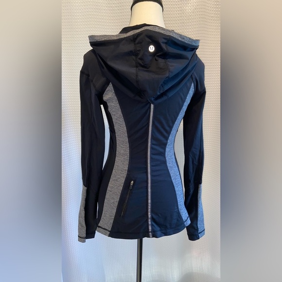 Women’s LULULEMON ATHLETICA Run Cross Train Pullover size 4 - Picture 14 of 16